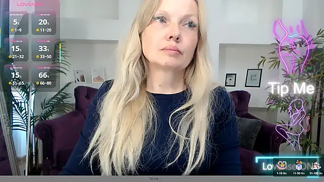 Snapshot of Abby_Moore_ chatting on June 11, 6:44 am Abby Moore online show from June 11, 6:44 am