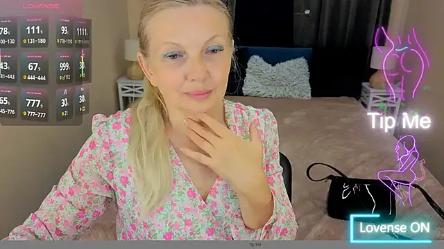 Snapshot of Abby_Moore_ chatting on June 19, 6:40 am Abby Moore online show from June 19, 6:40 am