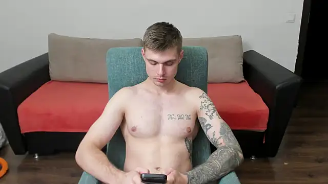 maks wolfis online show from February 6, 6:35 pm