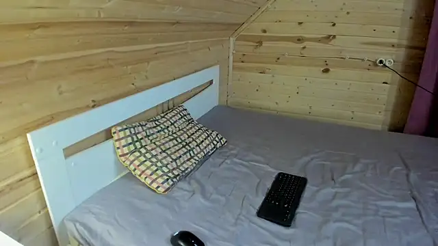 maks wolfis online show from March 12, 4:19 am