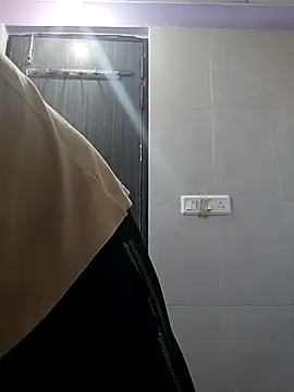 Snapshot of indianguy21 chatting on December 5, 10:02 am indianguy21 online show from December 5, 10:02 am