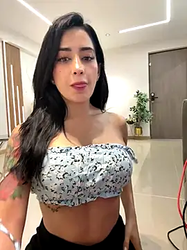 Snapshot of CATALINA_RESTREPO chatting on October 6, 1:25 am CATALINA RESTREPO online show from October 6, 1:25 am