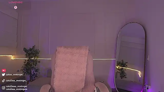 Snapshot of CATALINA_RESTREPO chatting on December 14, 1:11 am CATALINA RESTREPO online show from December 14, 1:11 am