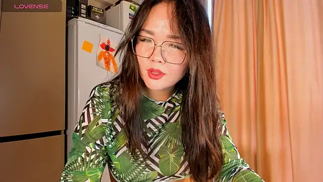 Snapshot of azure_moon2 chatting on June 19, 9:35 am azure moon2 online show from June 19, 9:35 am
