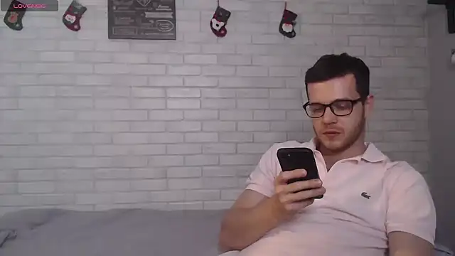 Snapshot of Alexxx_horny chatting on January 4, 8:48 pm Alexxx horny online show from January 4, 8:48 pm