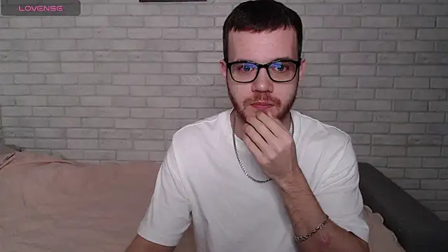 Snapshot of Alexxx_horny chatting on April 6, 3:37 am Alexxx horny online show from April 6, 3:37 am