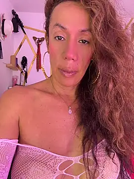 YOURSDEBORA online show from July 9, 6:45 pm