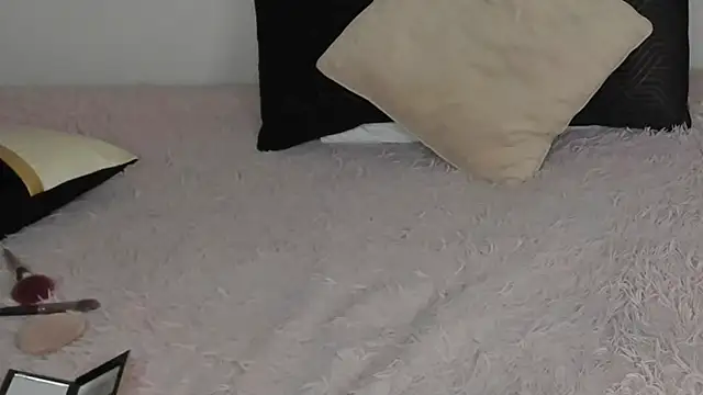 KrissLoona online show from September 23, 4:15 am