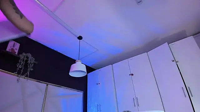 Inndrahot online show from November 8, 3:39 am