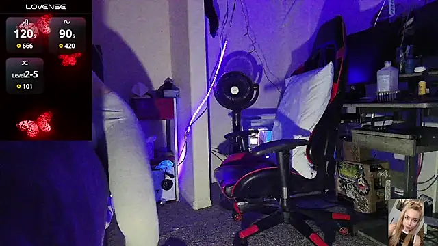 Blondiewithanass online show from April 7, 6:19 pm