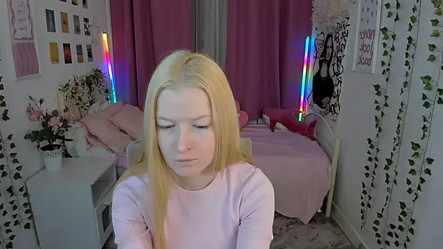 Laly Peach online show from March 1, 6:15 am