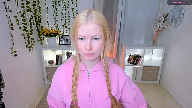 Laly Peach online show from March 4, 7:47 am