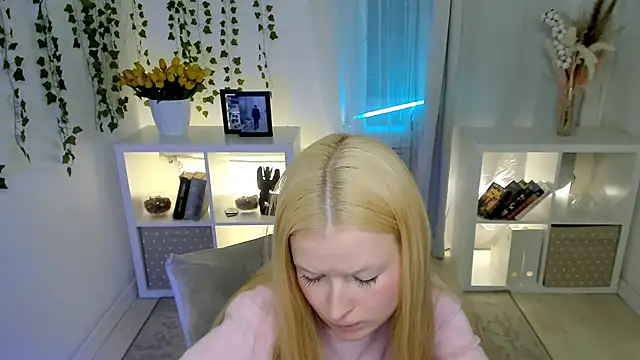 Laly Peach online show from April 3, 12:14 pm