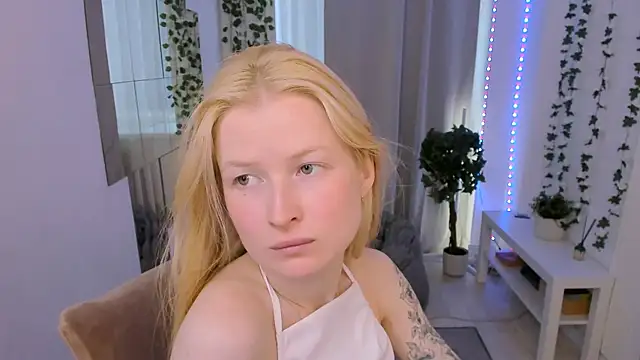 Laly Peach online show from July 29, 9:29 am