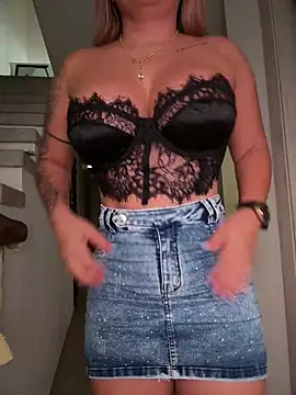 Snapshot of DIANITA_1988 chatting on January 19, 4:11 pm DIANITA 1988 online show from January 19, 4:11 pm