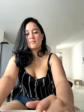 Nina lovi online show from October 29, 7:15 pm