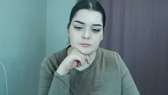 ohhhMie online show from December 18, 6:14 pm