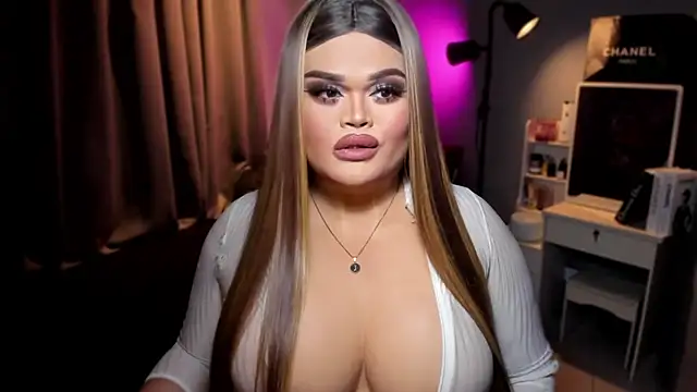 Snapshot of KarolinaThompson chatting on December 1, 4:29 pm KarolinaThompson online show from December 1, 4:29 pm