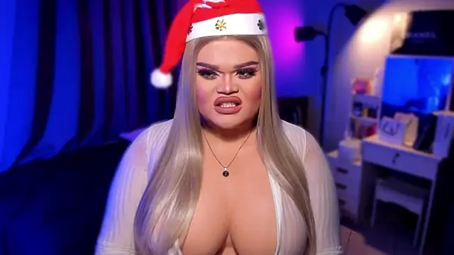 Snapshot of KarolinaThompson chatting on December 14, 11:34 pm KarolinaThompson online show from December 14, 11:34 pm