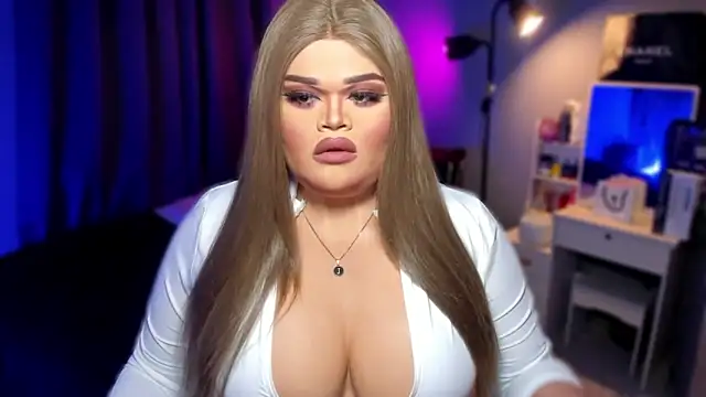 Snapshot of KarolinaThompson chatting on January 16, 8:00 am KarolinaThompson online show from January 16, 8:00 am