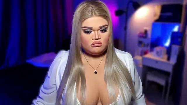 Snapshot of KarolinaThompson chatting on January 19, 3:42 pm KarolinaThompson online show from January 19, 3:42 pm