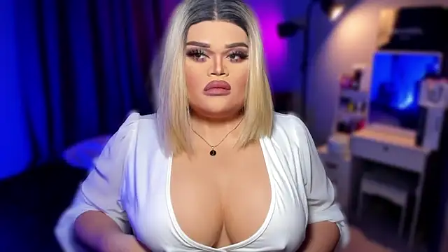 Snapshot of KarolinaThompson chatting on January 25, 7:06 am KarolinaThompson online show from January 25, 7:06 am