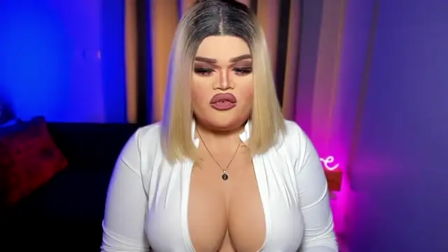 Snapshot of KarolinaThompson chatting on March 17, 6:18 am KarolinaThompson online show from March 17, 6:18 am