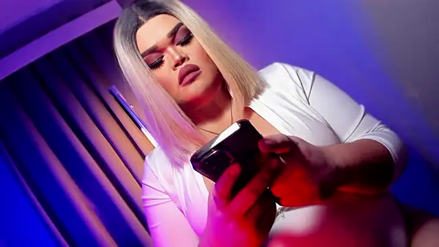 Snapshot of KarolinaThompson chatting on March 18, 9:42 am KarolinaThompson online show from March 18, 9:42 am