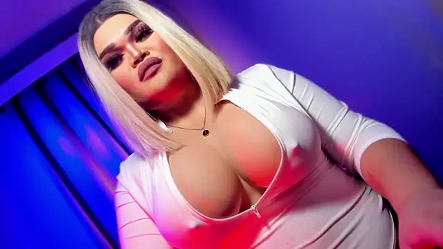 Snapshot of KarolinaThompson chatting on March 22, 12:14 pm KarolinaThompson online show from March 22, 12:14 pm