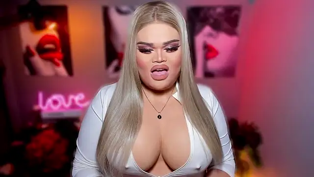 Snapshot of KarolinaThompson chatting on October 5, 7:56 pm KarolinaThompson online show from October 5, 7:56 pm