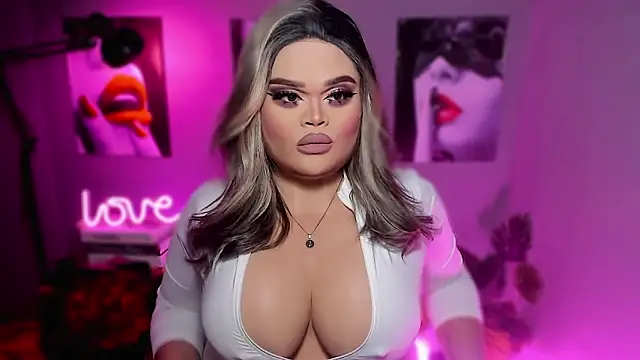 Snapshot of KarolinaThompson chatting on December 16, 6:51 am KarolinaThompson online show from December 16, 6:51 am