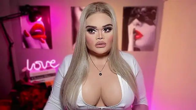 Snapshot of KarolinaThompson chatting on January 11, 8:30 am KarolinaThompson online show from January 11, 8:30 am