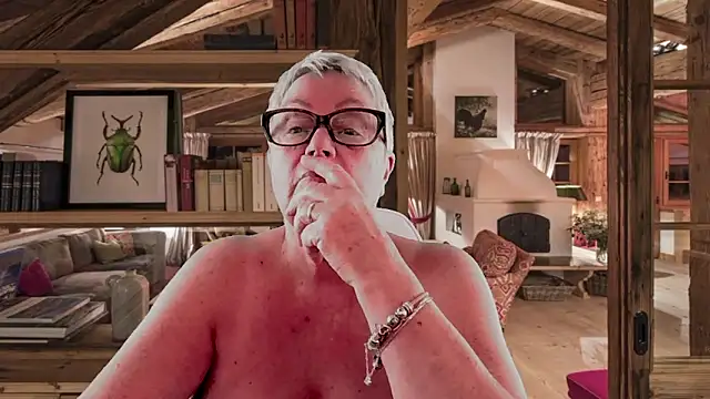 GrannyChrissy68 online show from February 15, 6:15 pm