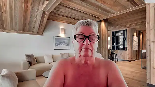 GrannyChrissy68 online show from February 17, 1:51 pm