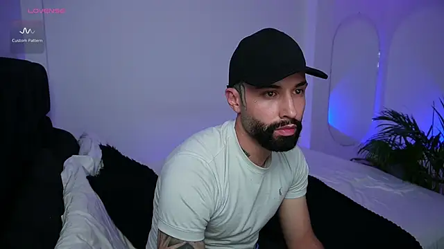 Snapshot of the_lucky_men__ chatting on December 29, 2:49 am the lucky men online show from December 29, 2:49 am