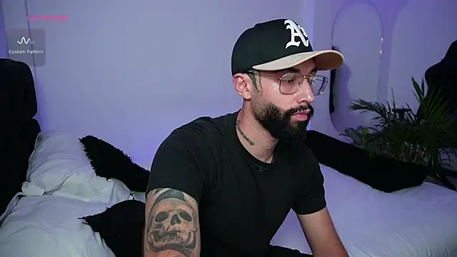 Snapshot of the_lucky_men__ chatting on January 25, 3:09 am the lucky men online show from January 25, 3:09 am