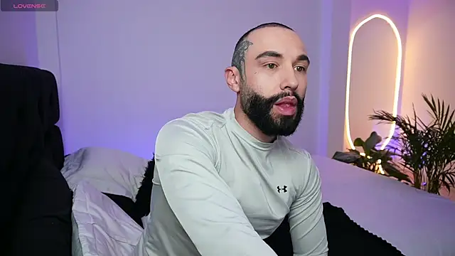 Snapshot of the_lucky_men__ chatting on January 27, 10:49 pm the lucky men online show from January 27, 10:49 pm