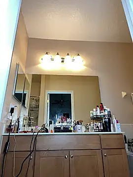 Snapshot of PhotoBabe chatting on February 10, 12:19 am PhotoBabe online show from February 10, 12:19 am