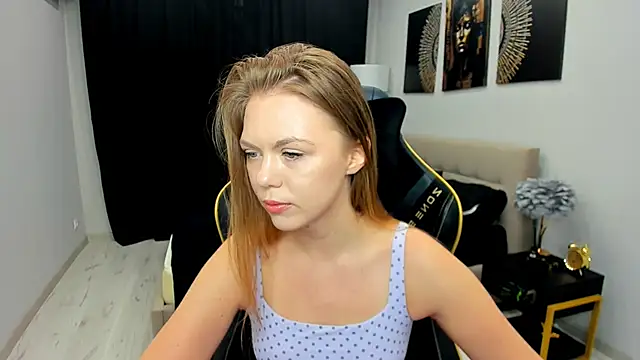 Strawberrye online show from April 17, 3:31 am