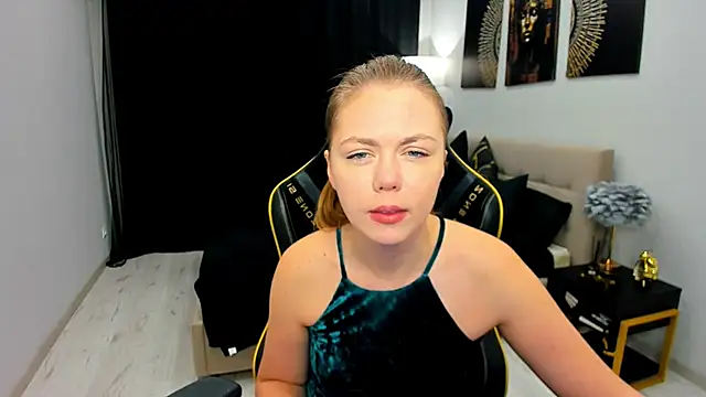 Strawberrye online show from May 16, 3:25 am