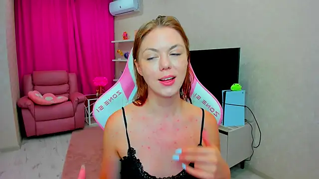 Strawberrye online show from July 3, 4:30 am