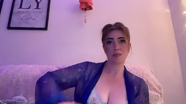 EmilyBlue online show from April 23, 8:11 pm