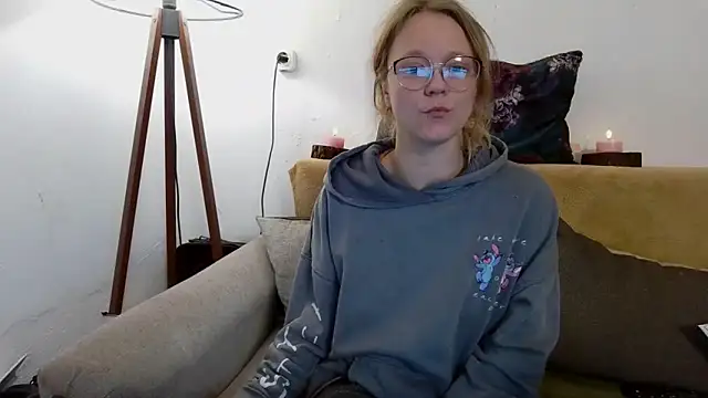 little-leni online show from January 17, 9:18 pm