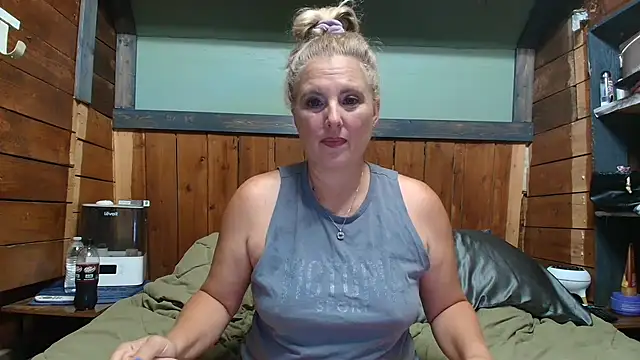 Snapshot of lisaxlovexxx chatting on July 10, 4:20 pm lisaxlovexxx online show from July 10, 4:20 pm