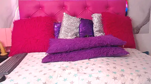 Snapshot of SARAWILLS chatting on July 9, 1:59 pm SARAWILLS online show from July 9, 1:59 pm