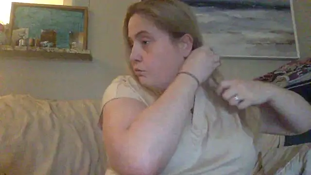 Hleigh327 online show from June 2, 5:26 pm