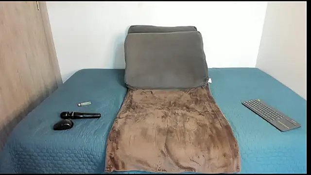 AmeliPonce online show from April 14, 4:02 pm