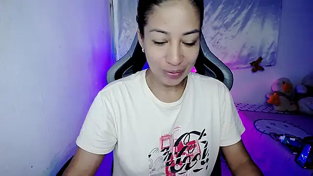 ninatiny online show from February 15, 11:19 am