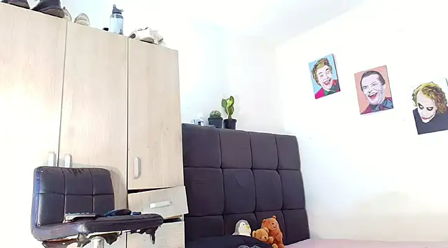 queenaliice online show from March 7, 5:49 pm