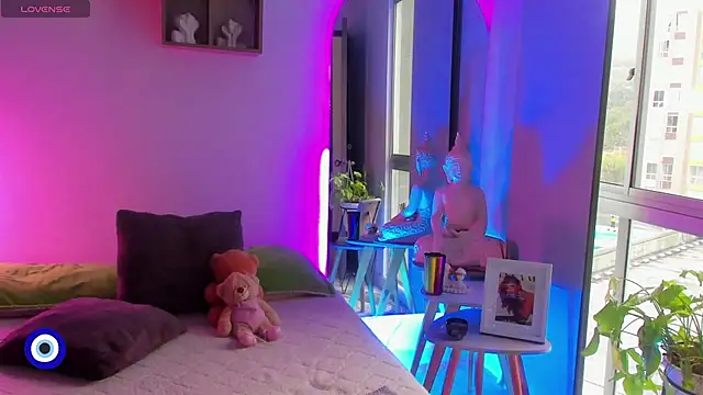 Angel Peach online show from March 18, 2:20 pm